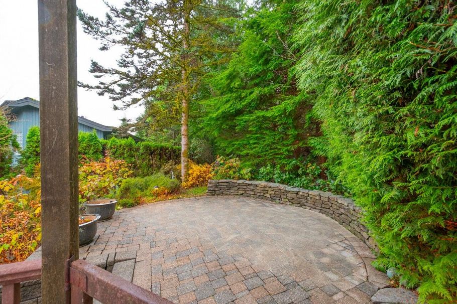 1605 Lockehaven Road North Vancouver, BC - 33