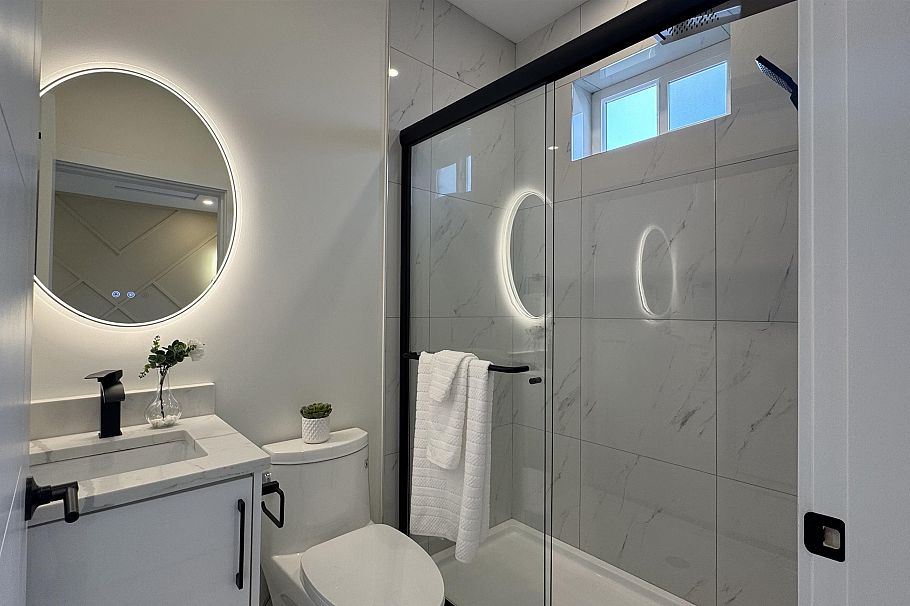 1 2703 E 3rd Avenue Vancouver, BC - 18