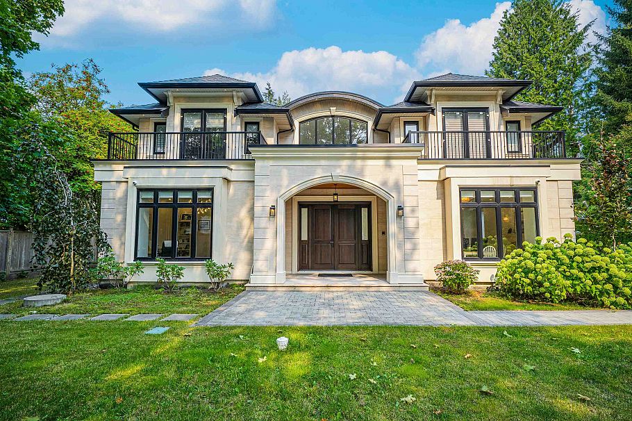 1048 Handsworth Road North Vancouver, BC - 1