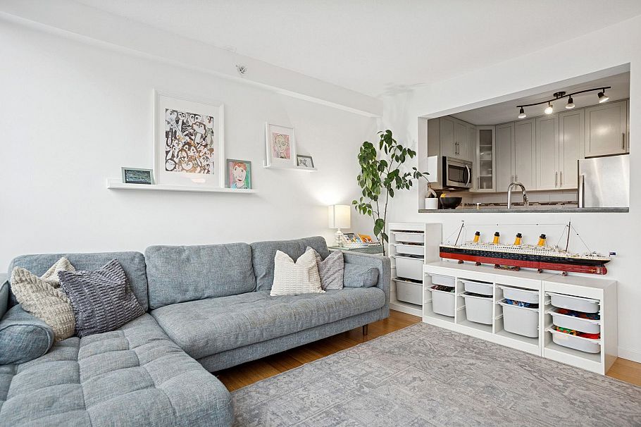 216 288 E 8th Avenue Vancouver, BC - 3