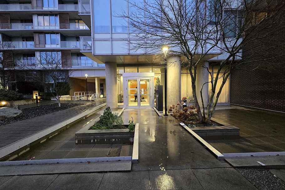 901 8131 Nunavut Lane Vancouver, BC - 4