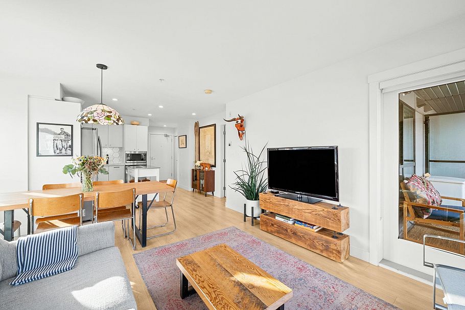 303 1519 Crown Street North Vancouver, BC - 11