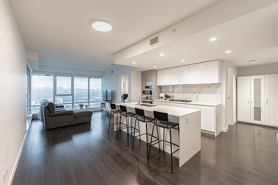 3406 2085 Skyline Court Burnaby, BC - 2