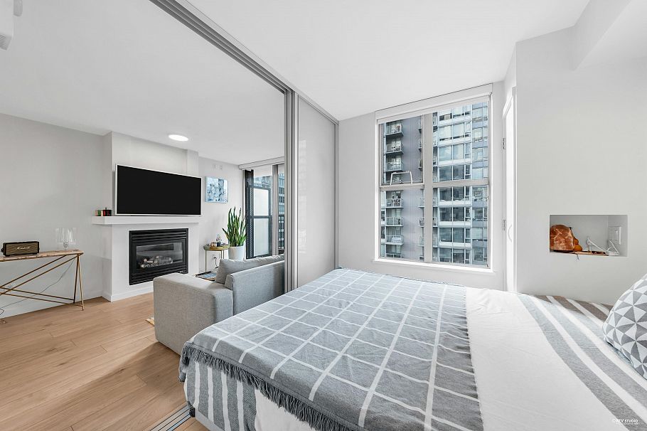 1001 989 Richards Street Vancouver, BC - 12