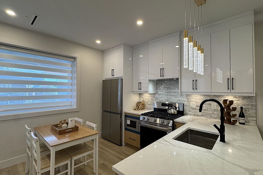 1 2703 E 3rd Avenue Vancouver, BC - 5