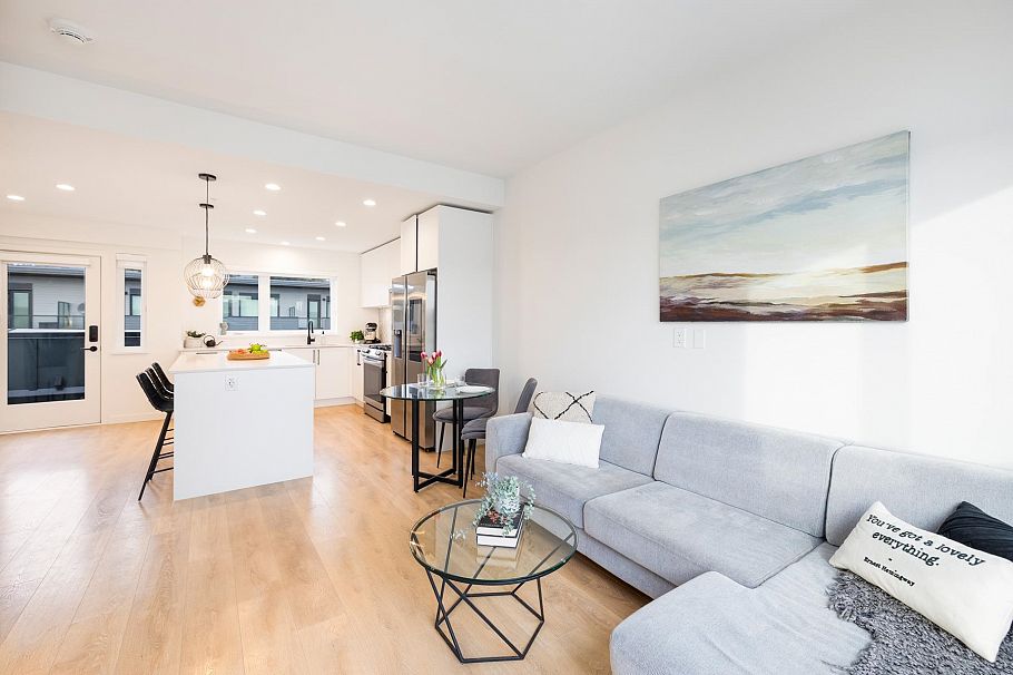 444 545 E 2nd Street North Vancouver, BC - 12