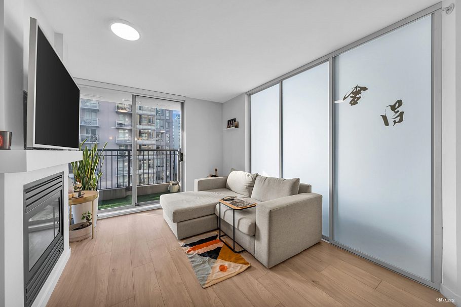 1001 989 Richards Street Vancouver, BC - 1