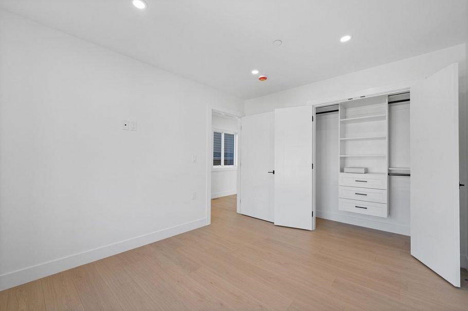 2 2447 E 41st Avenue Vancouver, BC - 26