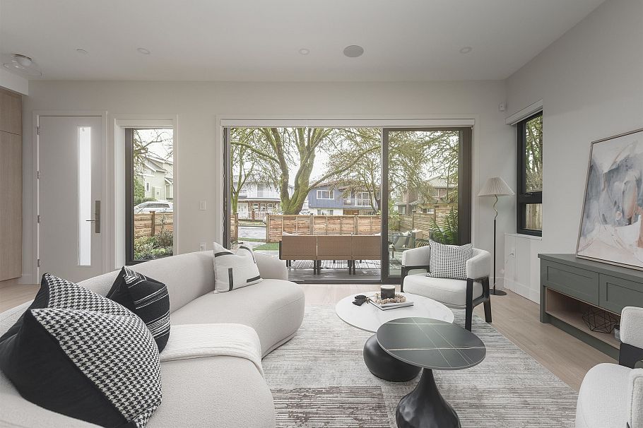 1 476 E 20th Avenue Vancouver, BC - 2