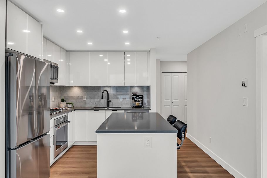 404 2632 Library Lane North Vancouver, BC - 5