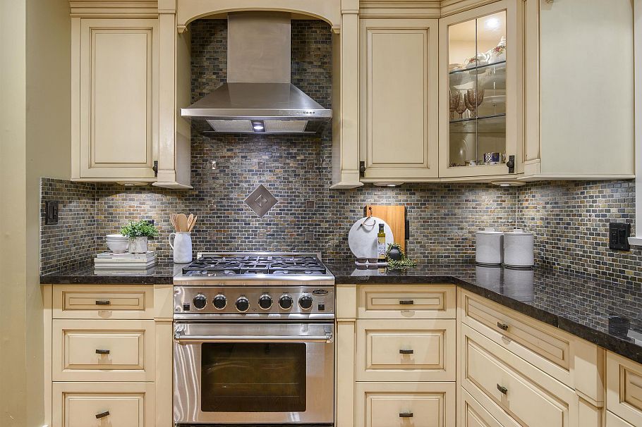 3402 Anne Macdonald Way North Vancouver, BC - 4