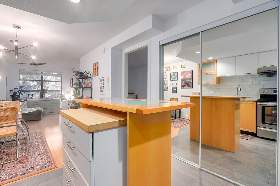 206 2137 W 10th Avenue Vancouver, BC - 4