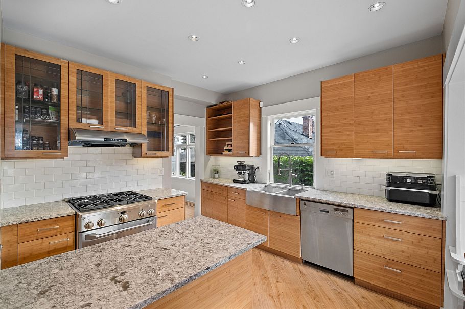 3044 Point Grey Road Vancouver, BC - 11