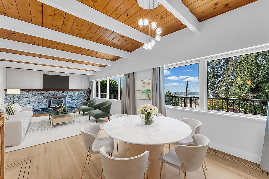 472 Crestwood Avenue North Vancouver, BC - 1