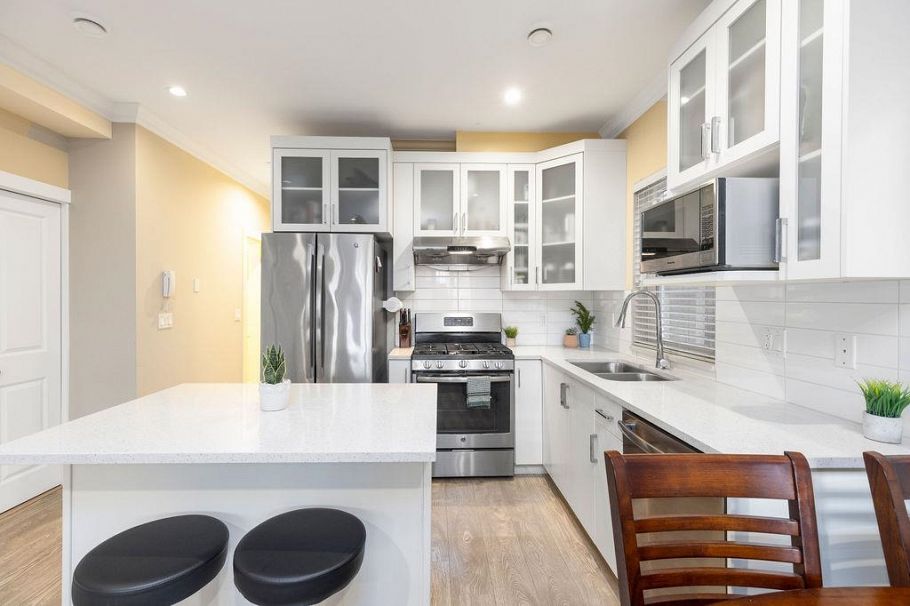 201 4577 Slocan Street Vancouver, BC - 9