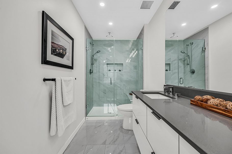 404 2632 Library Lane North Vancouver, BC - 16