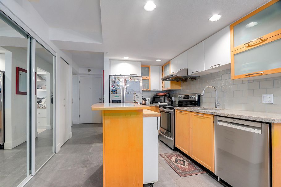 206 2137 W 10th Avenue Vancouver, BC - 3