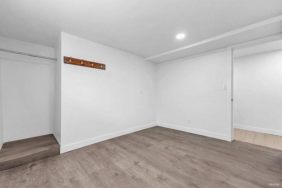 8025 Borden Street Vancouver, BC - 24