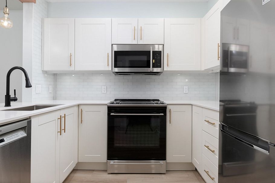 327 3600 WINDCREST DRIVE, North Vancouver BC V7G 2S5 North Vancouver, BC - 2