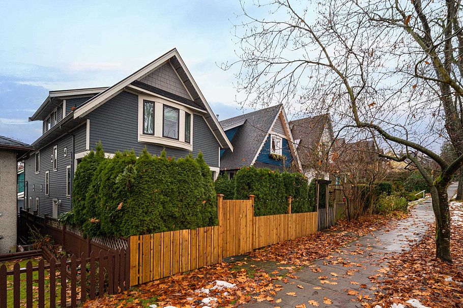 1805 E 7th Avenue Vancouver, BC - 33