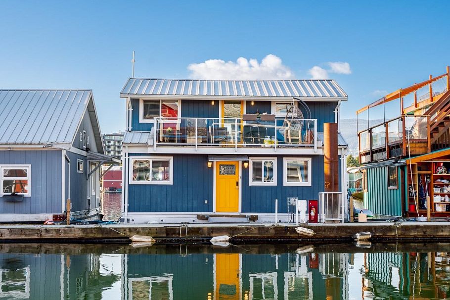 A015 415 Esplanade Avenue North Vancouver, BC - 1