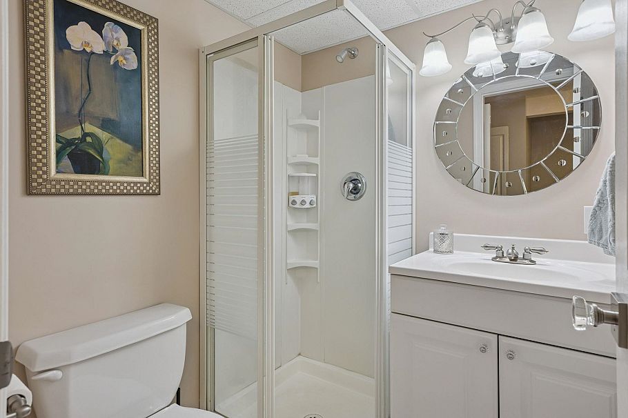 4081 Woodbury Avenue North Vancouver, BC - 36