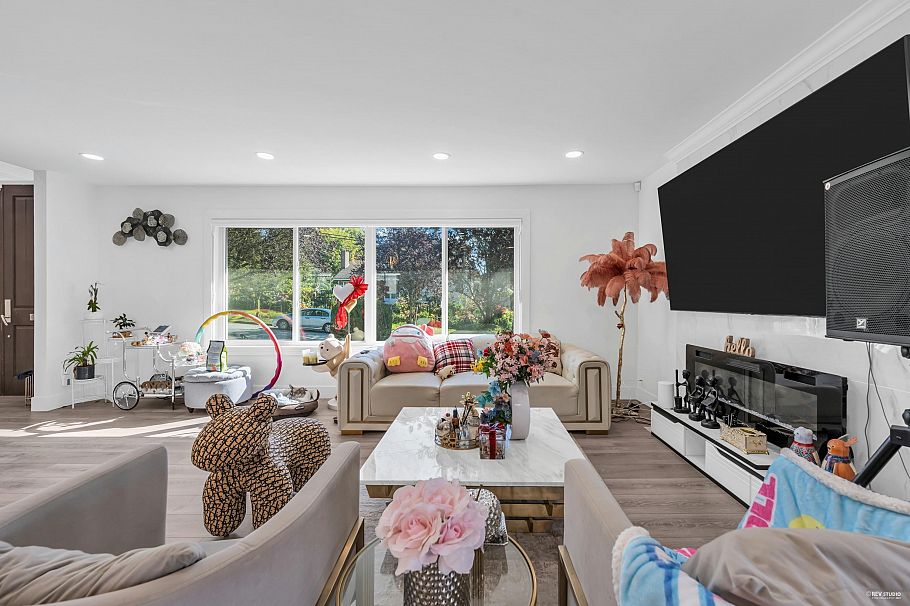 8025 Borden Street Vancouver, BC - 5