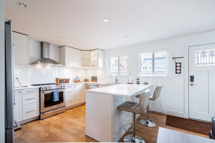 A015 415 Esplanade Avenue North Vancouver, BC - 5