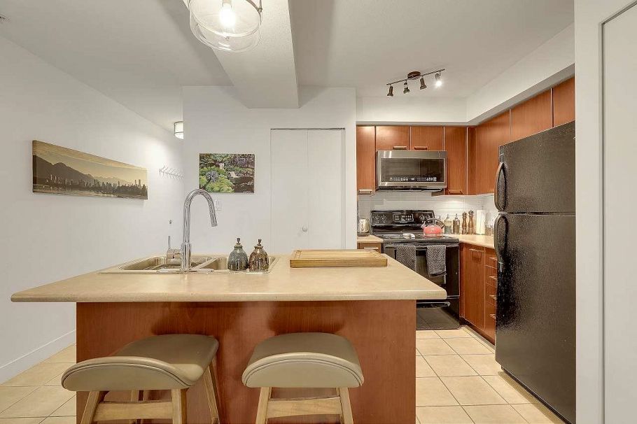 303 2525 Blenheim Street Vancouver, BC - 12