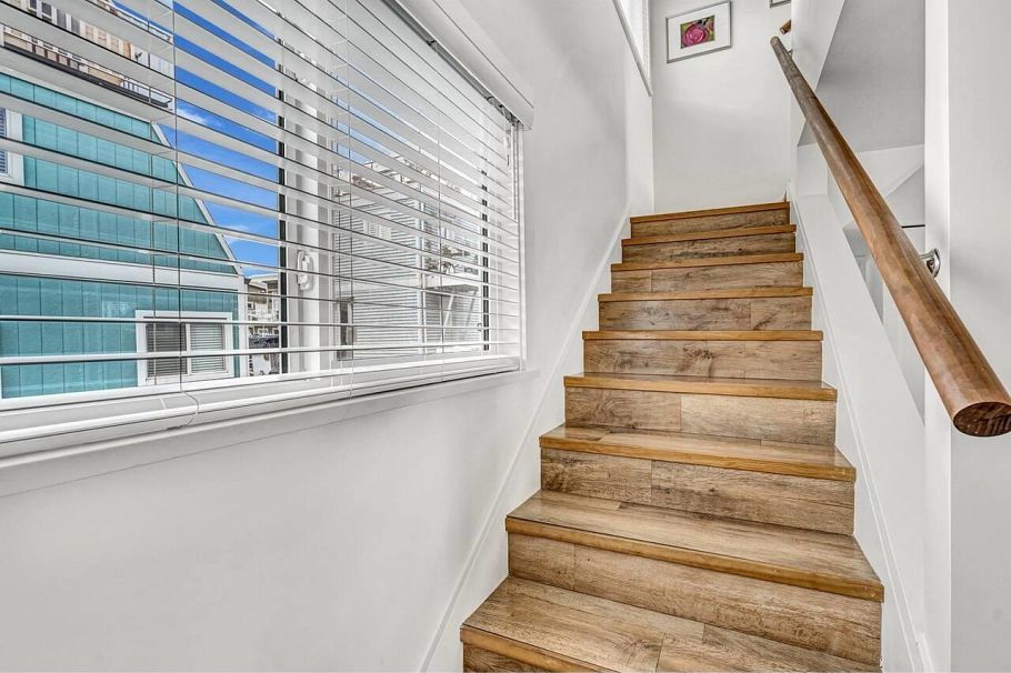 A015 415 Esplanade Avenue North Vancouver, BC - 20