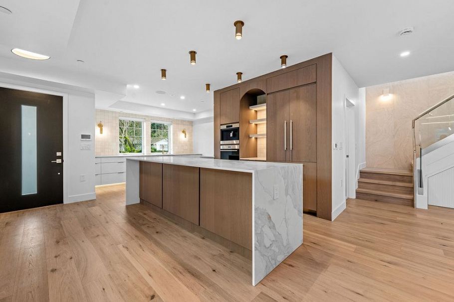 1139 W 33rd Avenue Vancouver, BC - 2