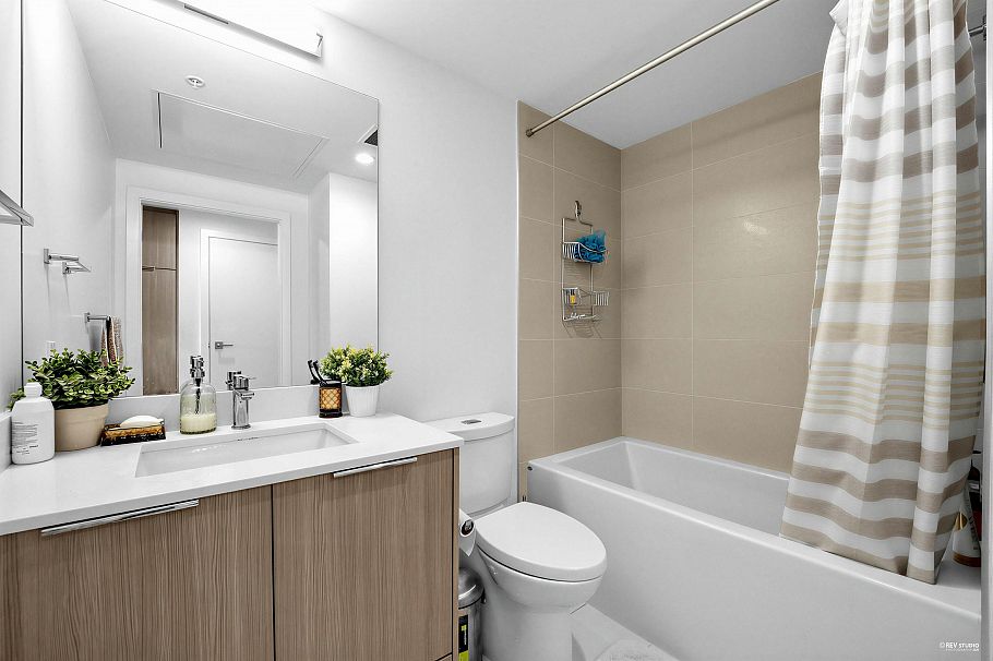 1906 1401 Hunter Street North Vancouver, BC - 11