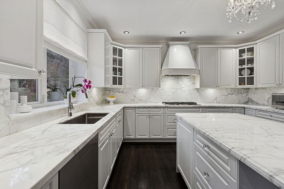 4081 Woodbury Avenue North Vancouver, BC - 9