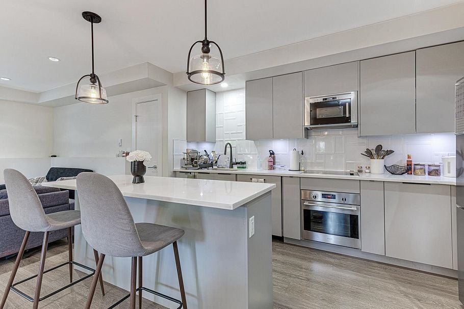 2488 E 34th Avenue Vancouver, BC - 1