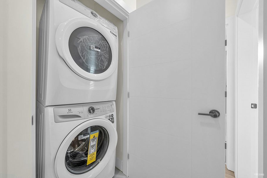 1 2703 E 3rd Avenue Vancouver, BC - 11