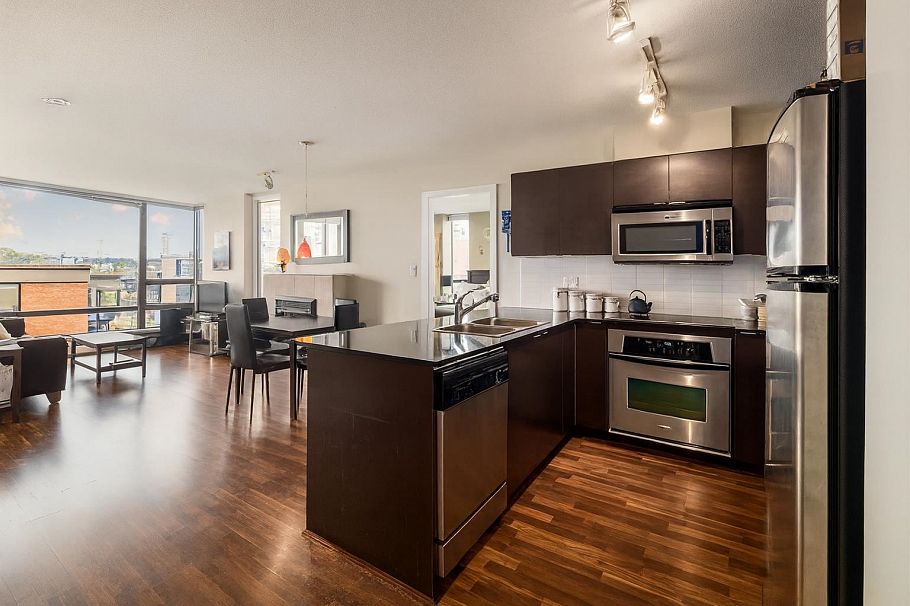 506 4182 Dawson Street Burnaby, BC - 2