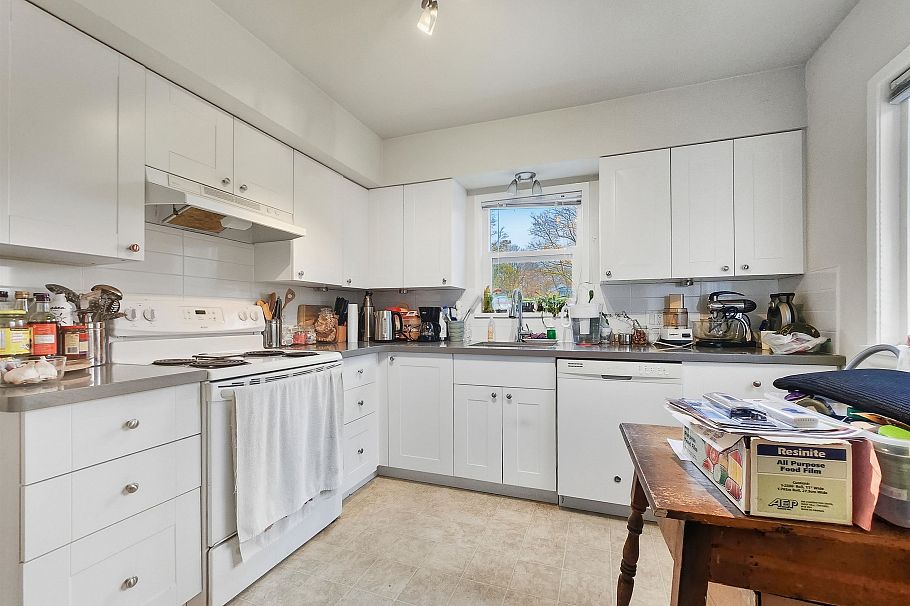 1621 Adanac Street Vancouver, BC - 3