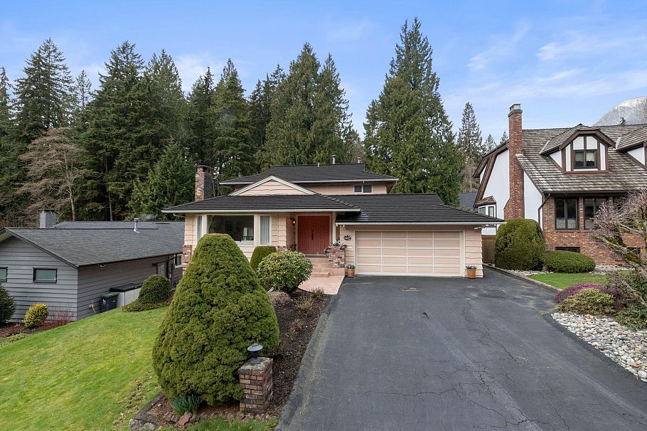 5427 Cliffridge Avenue North Vancouver, BC - 1