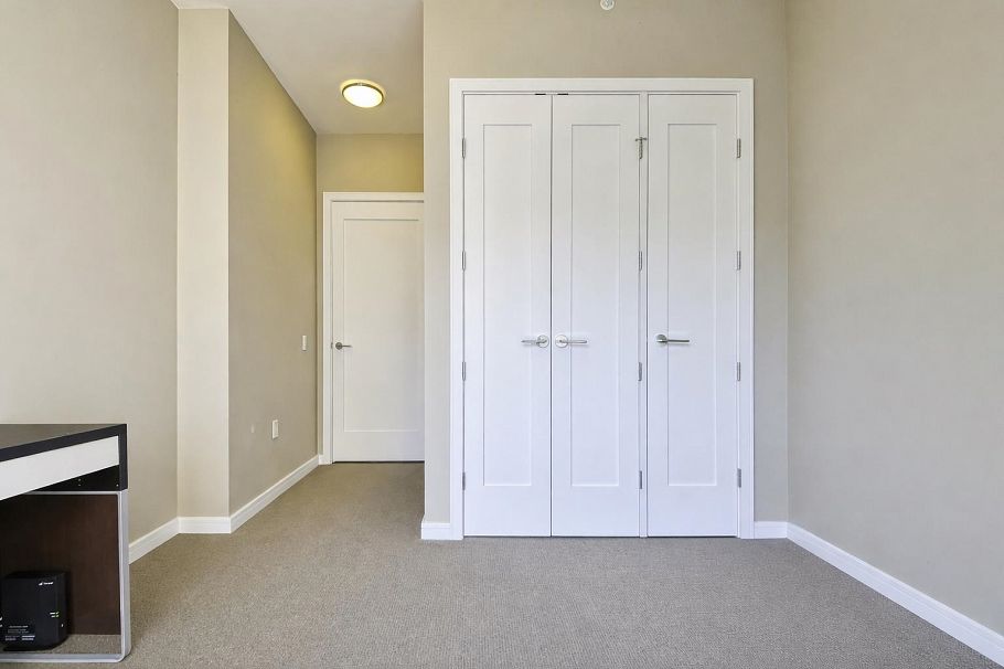 310 1616 Columbia Street Vancouver, BC - 9