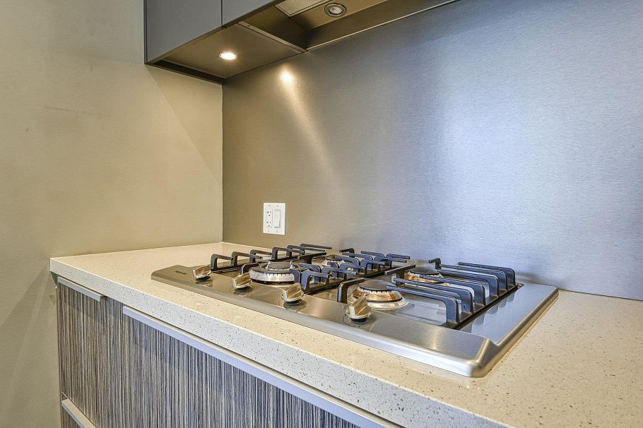 310 1616 Columbia Street Vancouver, BC - 11