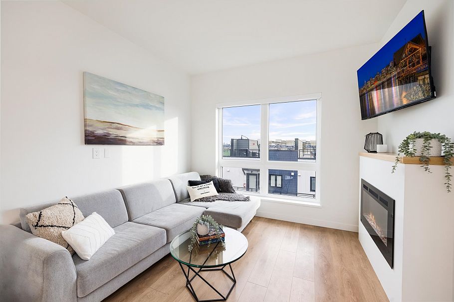 444 545 E 2nd Street North Vancouver, BC - 10