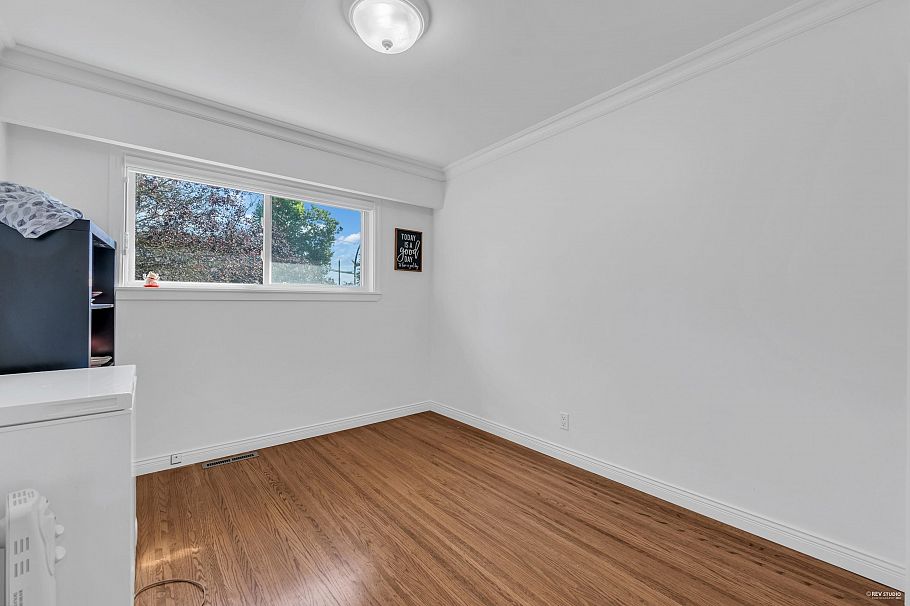 8025 Borden Street Vancouver, BC - 21