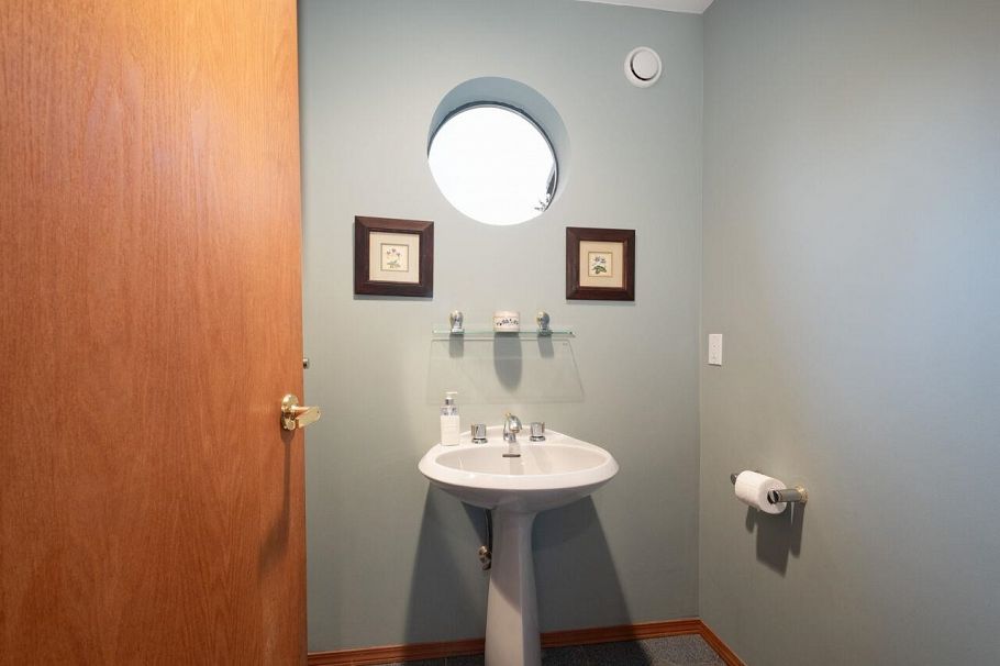 1605 Lockehaven Road North Vancouver, BC - 25