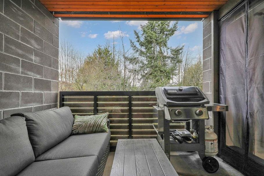 303 2525 Blenheim Street Vancouver, BC - 2