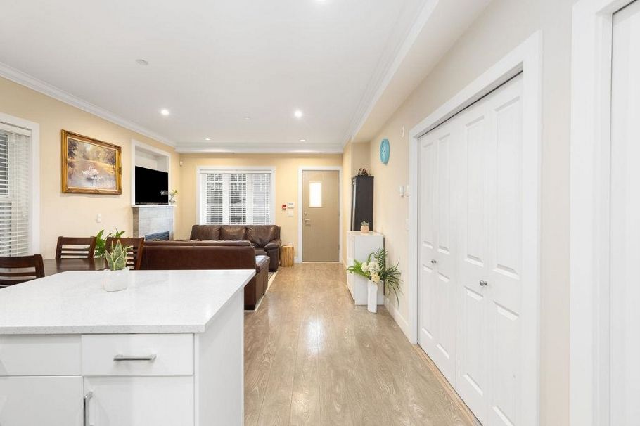 201 4577 Slocan Street Vancouver, BC - 8