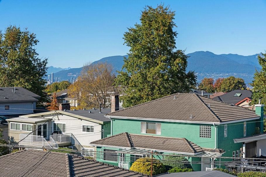 2 2447 E 41st Avenue Vancouver, BC - 17