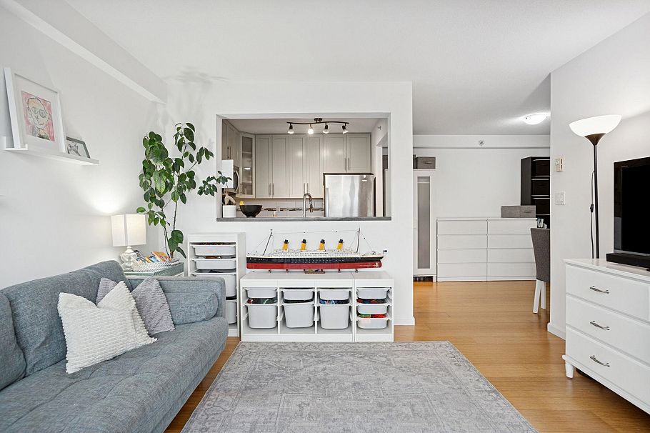 216 288 E 8th Avenue Vancouver, BC - 4