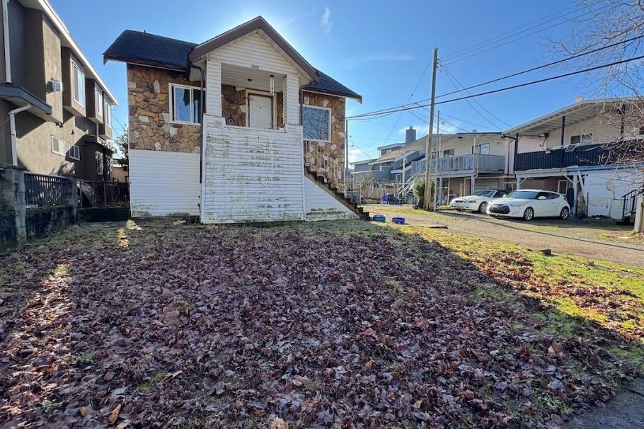 3006 E 25th Avenue Vancouver, BC - 4