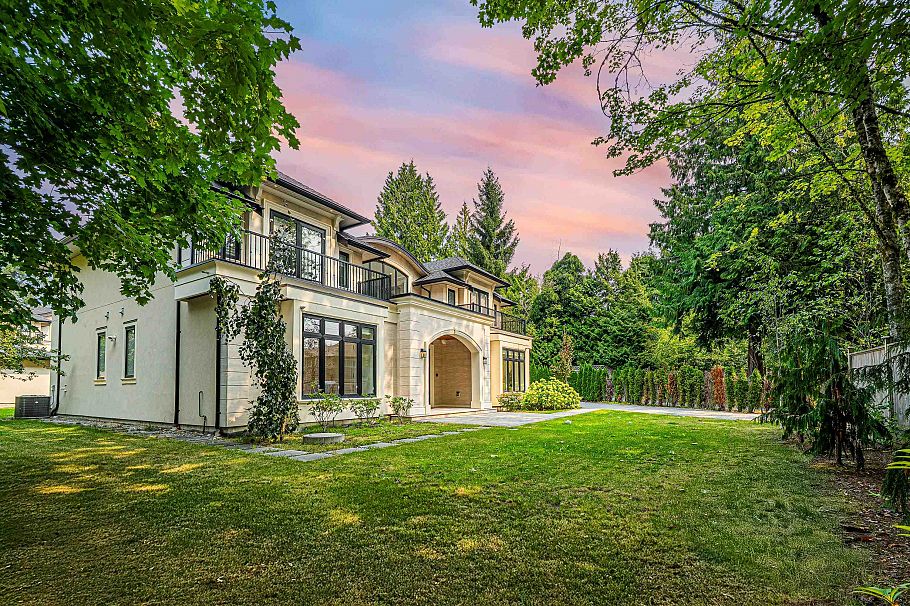 1048 Handsworth Road North Vancouver, BC - 2