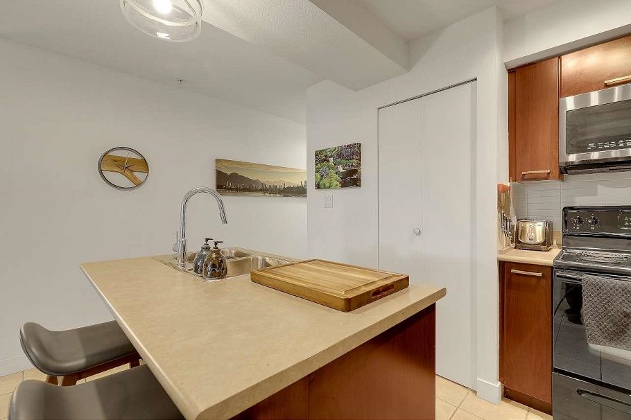 303 2525 Blenheim Street Vancouver, BC - 13